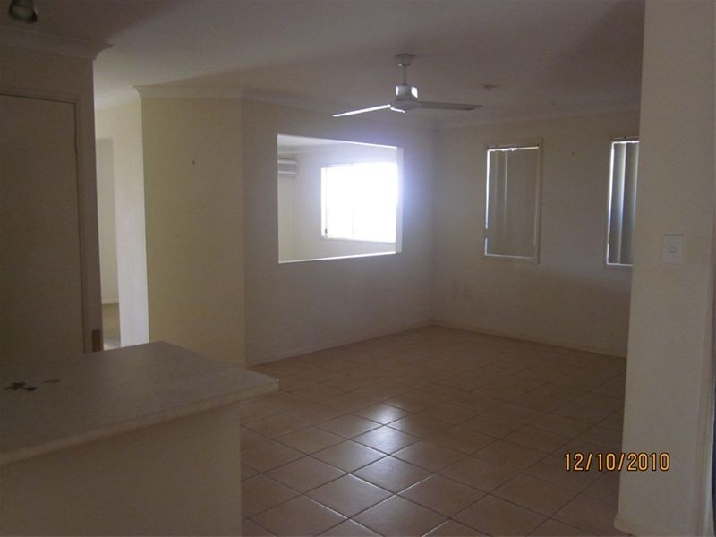 16 Apsley Crescent, Parkinson QLD 4115