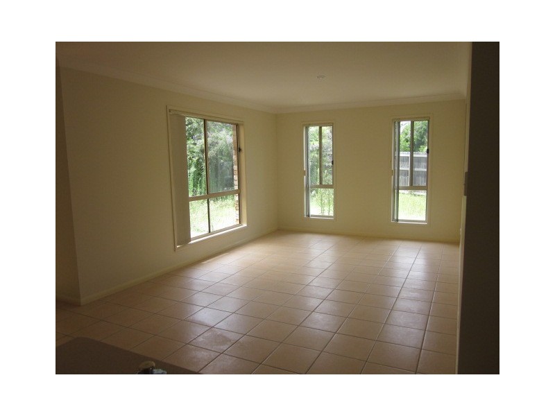 30 Naracoorte Place, Parkinson QLD 4115