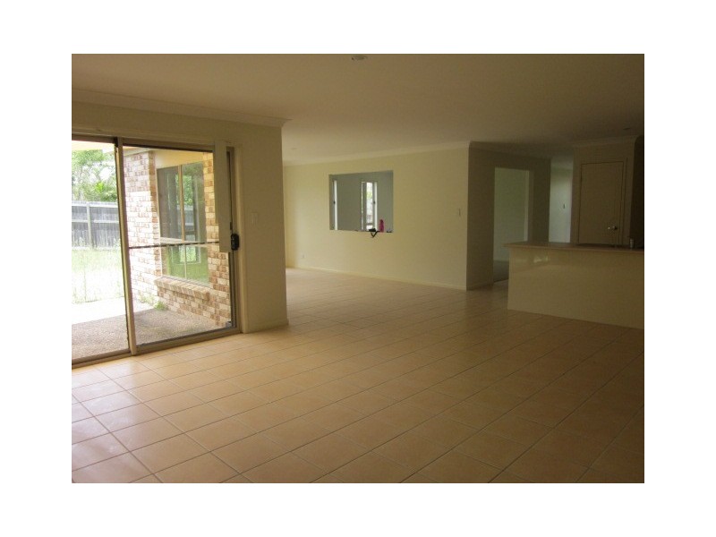 30 Naracoorte Place, Parkinson QLD 4115