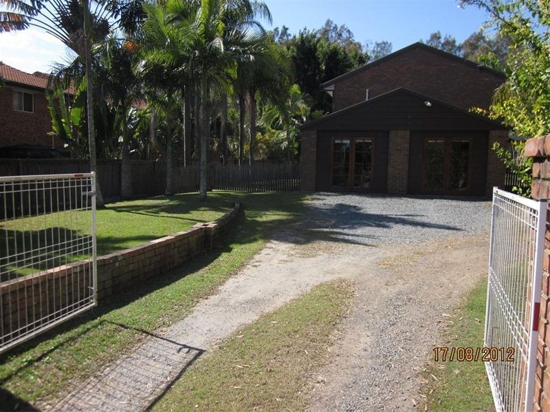 9 Willow Street, Woodridge QLD 4114