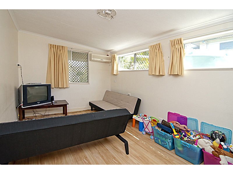 17 Woody Avenue, Kingston QLD 4114