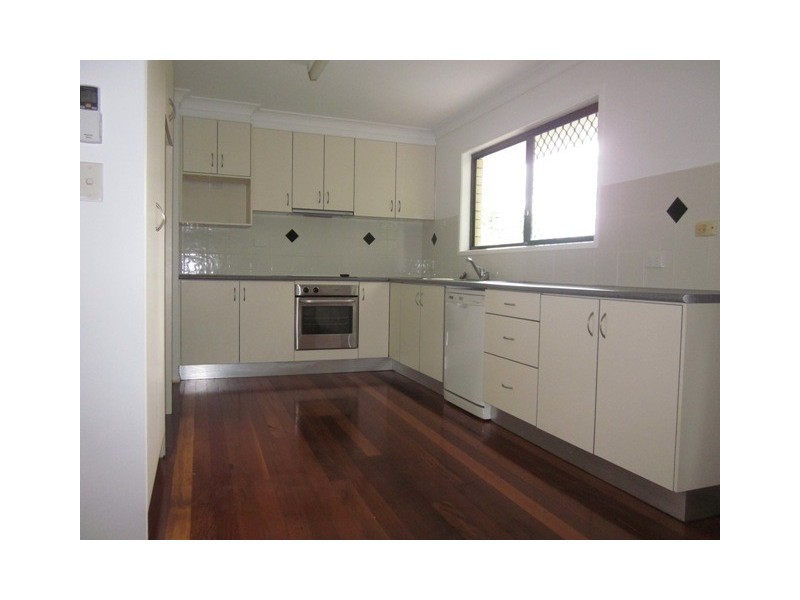 135 BARBARALLA DRIVE, Springwood QLD 4127