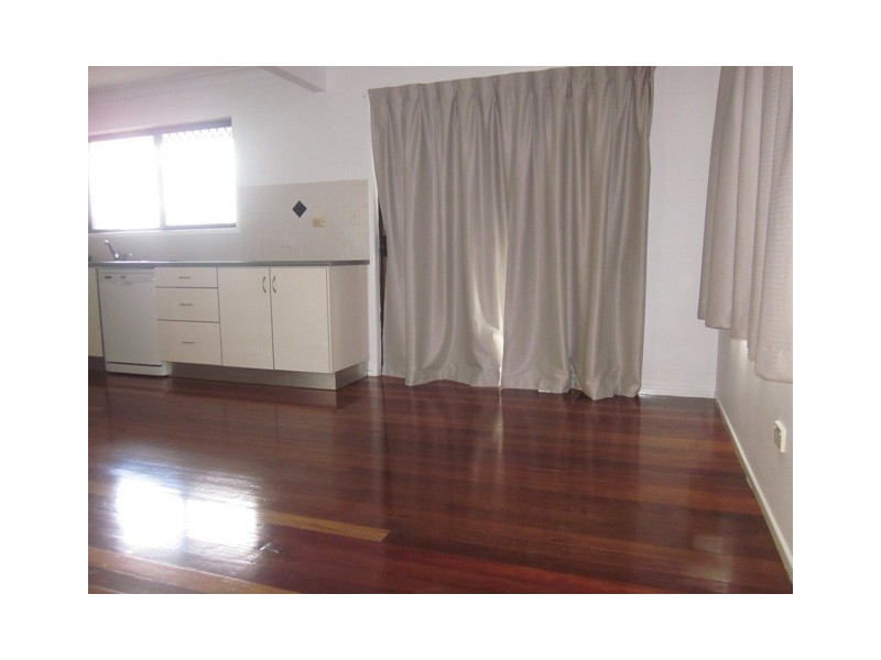 135 BARBARALLA DRIVE, Springwood QLD 4127