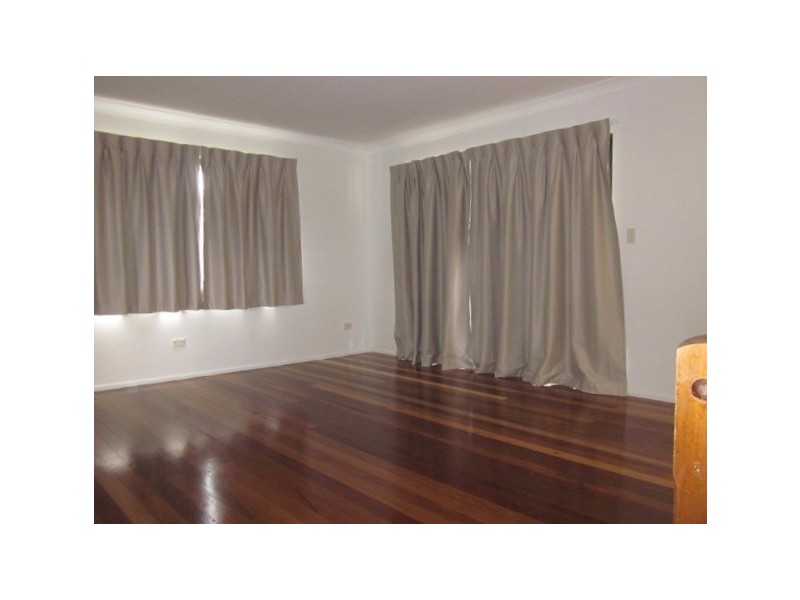 135 BARBARALLA DRIVE, Springwood QLD 4127