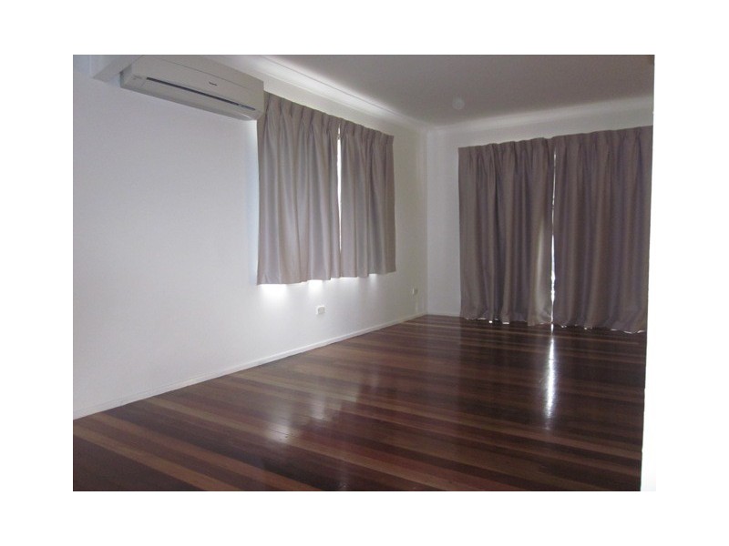 135 BARBARALLA DRIVE, Springwood QLD 4127