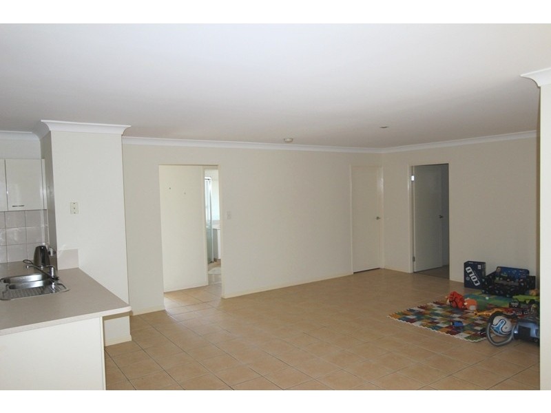 30 Naracoorte Place, Parkinson QLD 4115