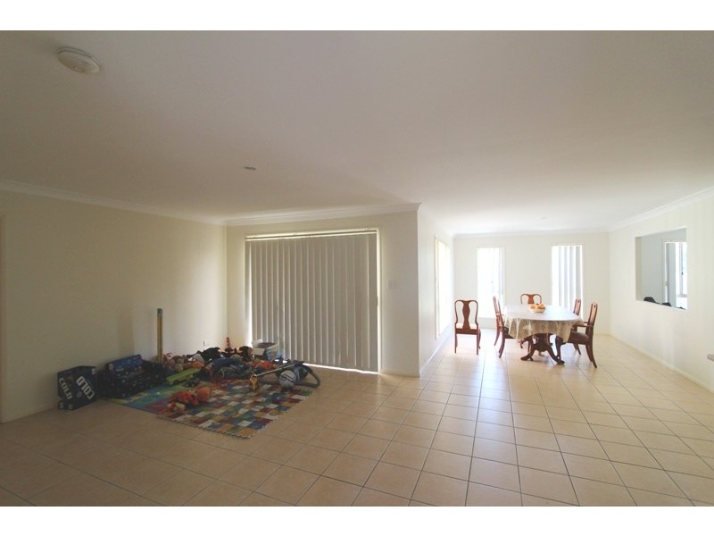 30 Naracoorte Place, Parkinson QLD 4115