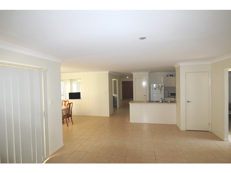 30 Naracoorte Place, Parkinson QLD 4115