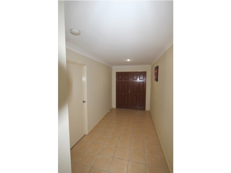 30 Naracoorte Place, Parkinson QLD 4115