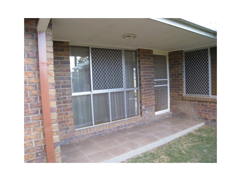 6  Macbeth Street, Kingston QLD 4114