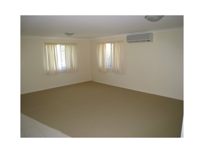 4   Albert Street, Woodridge QLD 4114