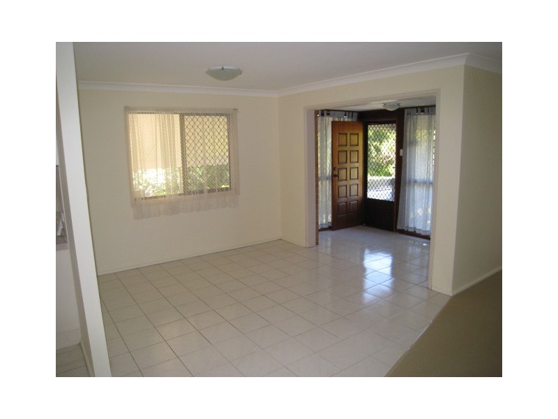 4   Albert Street, Woodridge QLD 4114