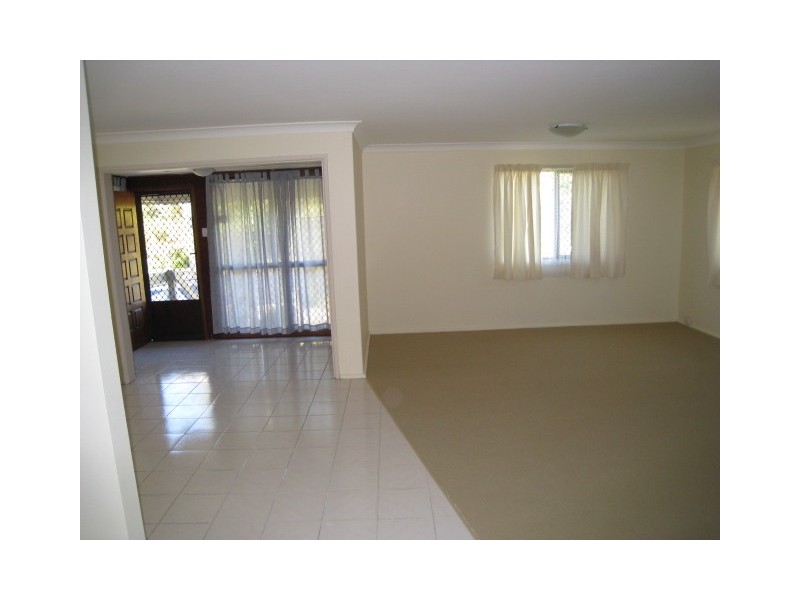 4   Albert Street, Woodridge QLD 4114