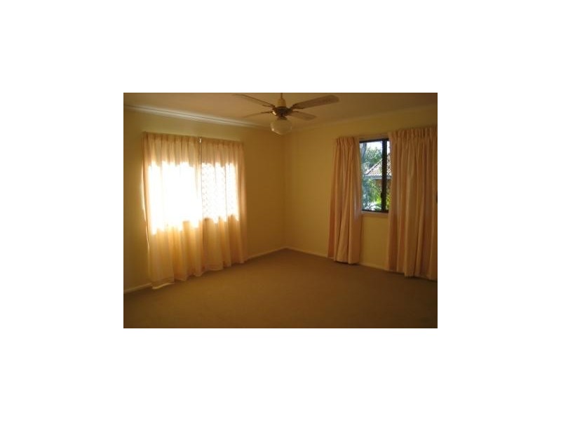 4 Albert Street, Woodridge QLD 4114