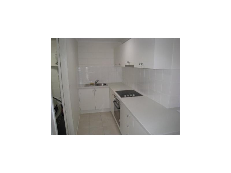 4/11  Cleopatra Street, Kingston QLD 4114