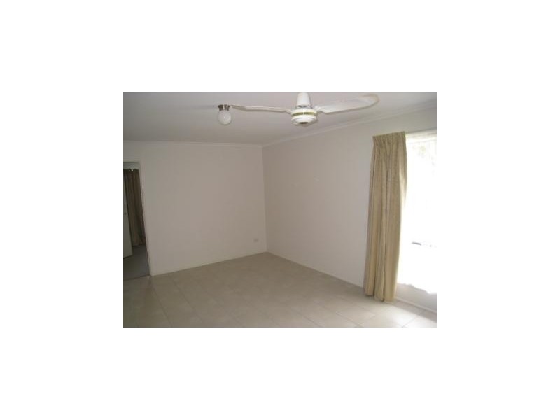 4/11  Cleopatra Street, Kingston QLD 4114