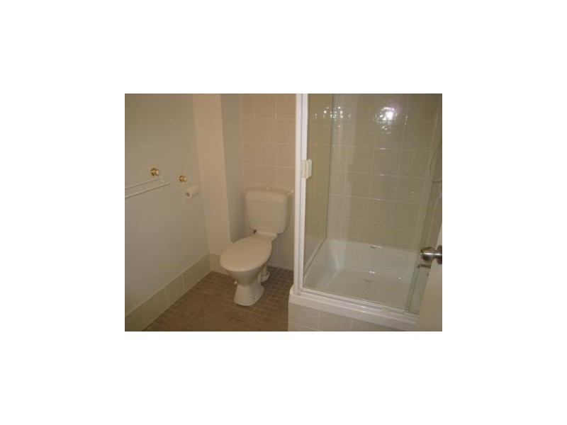 4/11  Cleopatra Street, Kingston QLD 4114