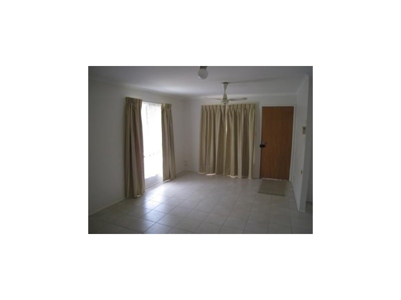 4/11  Cleopatra Street, Kingston QLD 4114