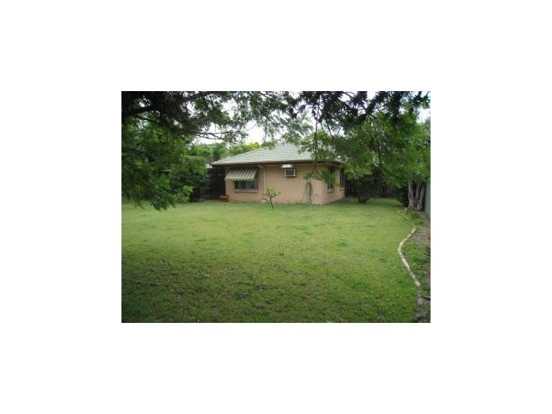 8   Caloola Drive, Springwood QLD 4127