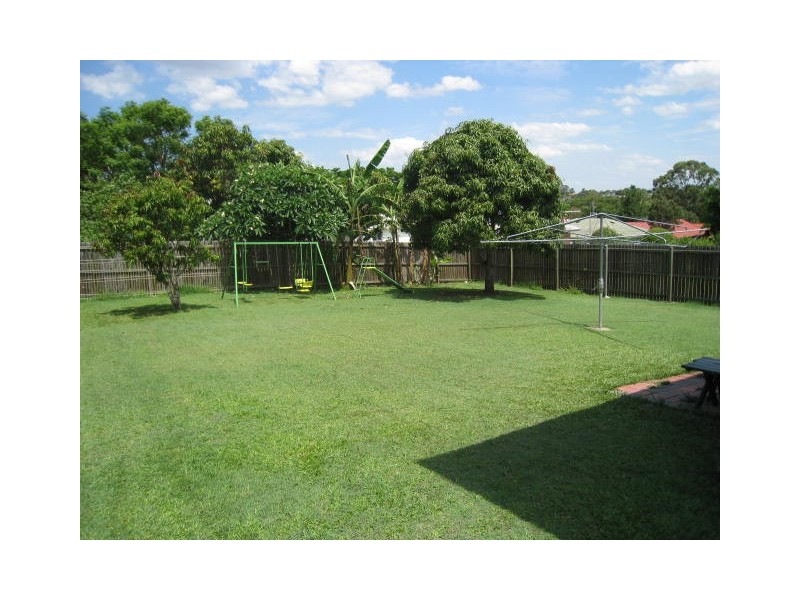 16 Madison Street, Woodridge QLD 4114