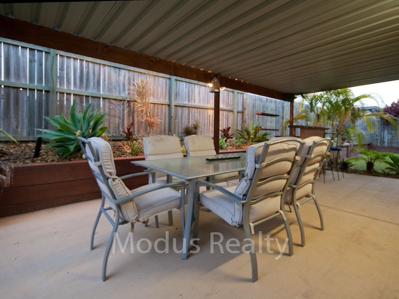 26 Pidgeon Boulevard, Crestmead QLD 4132