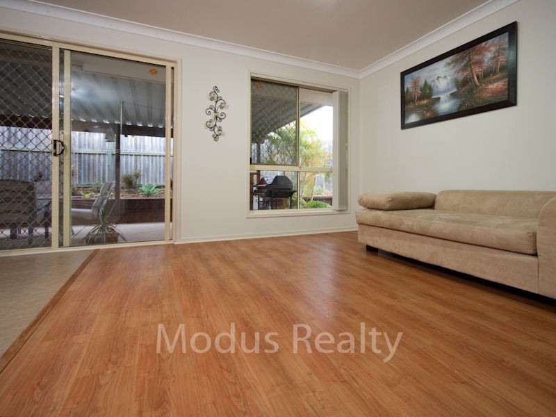 26 Pidgeon Boulevard, Crestmead QLD 4132