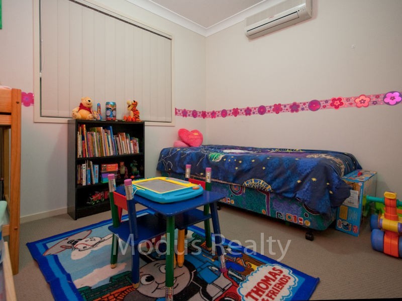 26 Pidgeon Boulevard, Crestmead QLD 4132