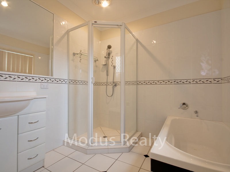 5 Van Dieman Crescent, Springwood QLD 4127