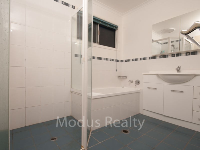 18 Eskdale Street, Holmview QLD 4207