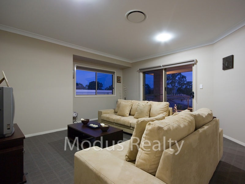 10 Long Island Drive, Windaroo QLD 4207