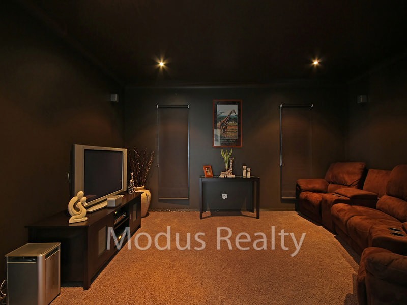 10 Long Island Drive, Windaroo QLD 4207