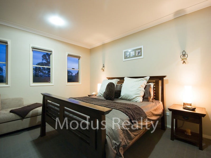 10 Long Island Drive, Windaroo QLD 4207