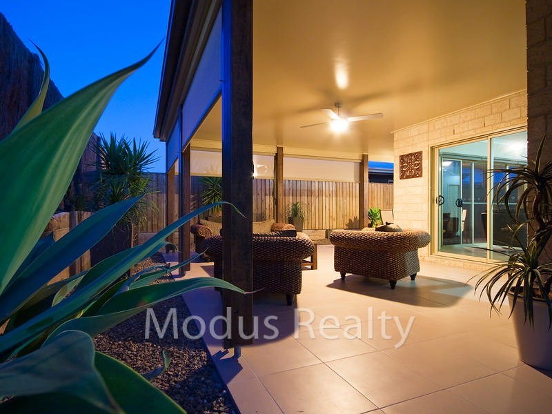 10 Long Island Drive, Windaroo QLD 4207