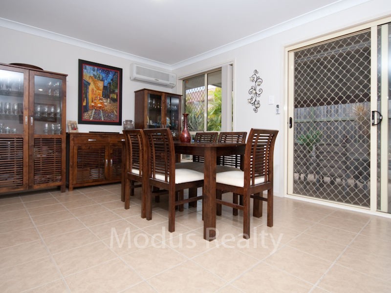 26 Pidgeon Boulevard, Crestmead QLD 4132