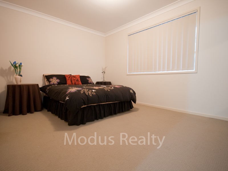 26 Pidgeon Boulevard, Crestmead QLD 4132