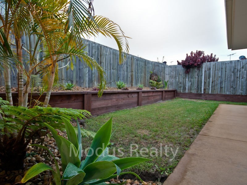 26 Pidgeon Boulevard, Crestmead QLD 4132
