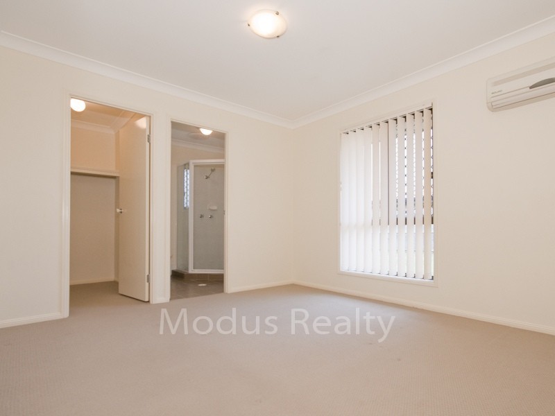 8 Broadway Avenue, Marsden QLD 4132