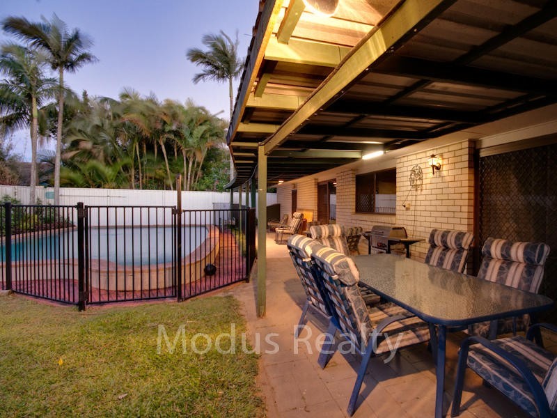 10 Wootton Crescent, Springwood QLD 4127
