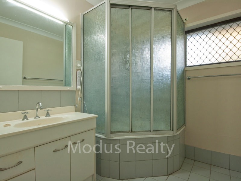 10 Wootton Crescent, Springwood QLD 4127