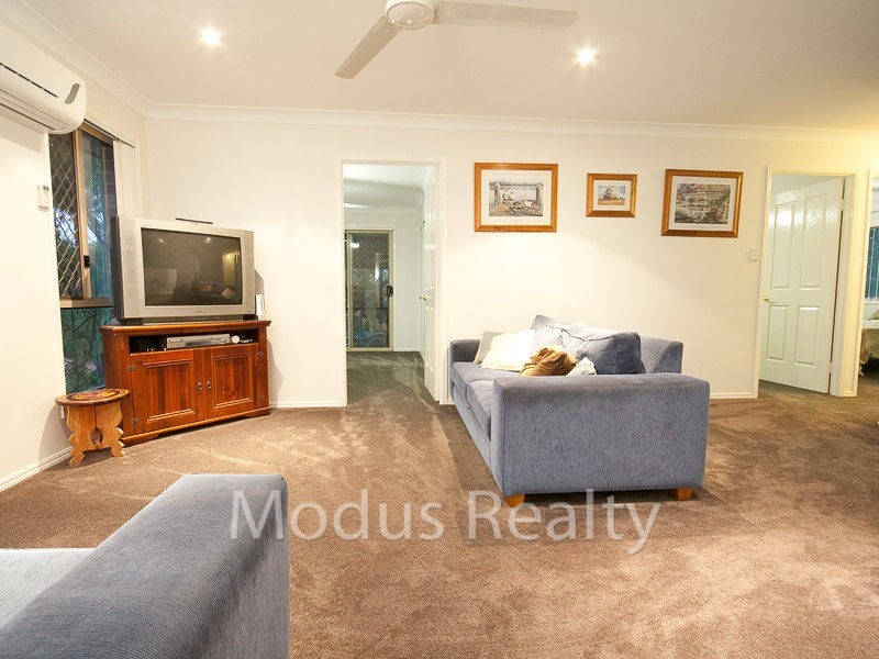 10 Gillespie Close, Edens Landing QLD 4207