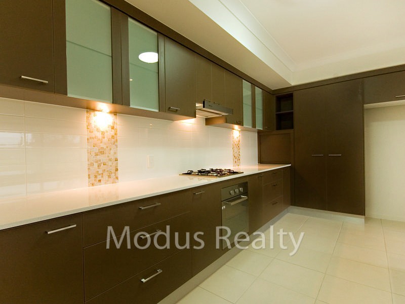 5 Lakeside Court, Windaroo QLD 4207