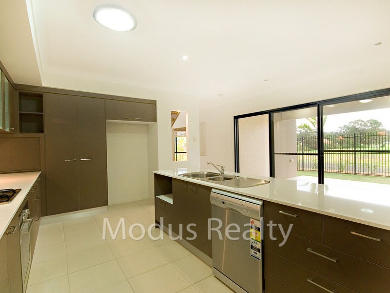 5 Lakeside Court, Windaroo QLD 4207