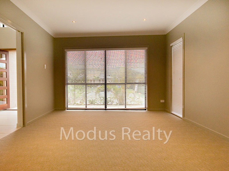5 Lakeside Court, Windaroo QLD 4207