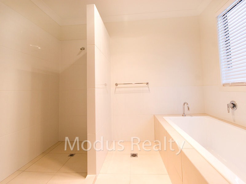 5 Lakeside Court, Windaroo QLD 4207