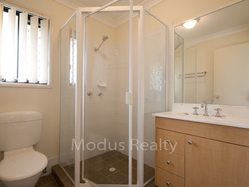 8 Broadway Avenue, Marsden QLD 4132