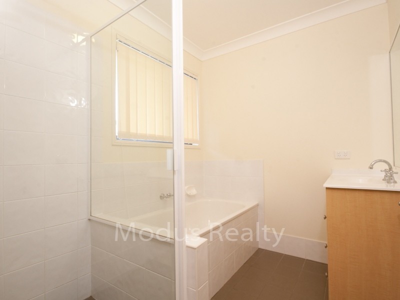8 Broadway Avenue, Marsden QLD 4132