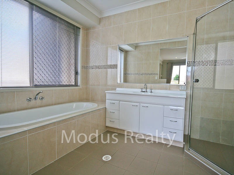 27 Riverside Terrace, Windaroo QLD 4207