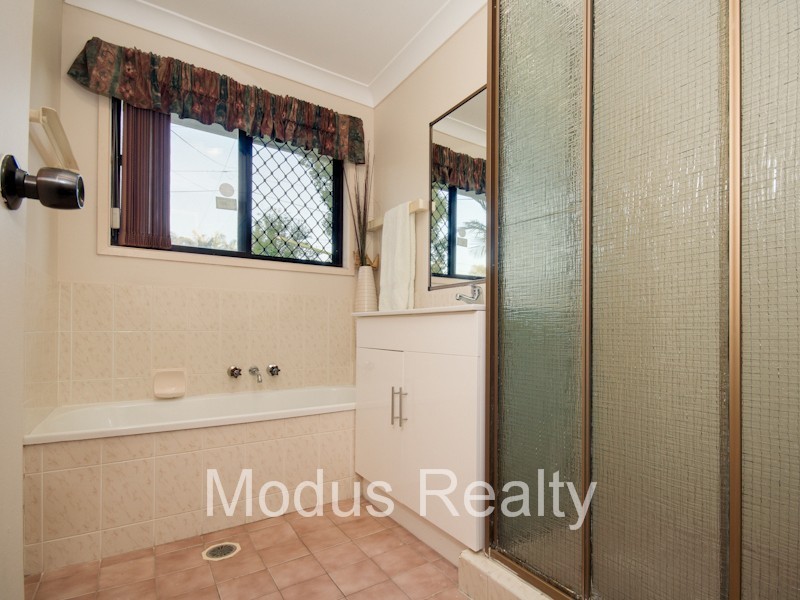 2 Iona Court, Edens Landing QLD 4207