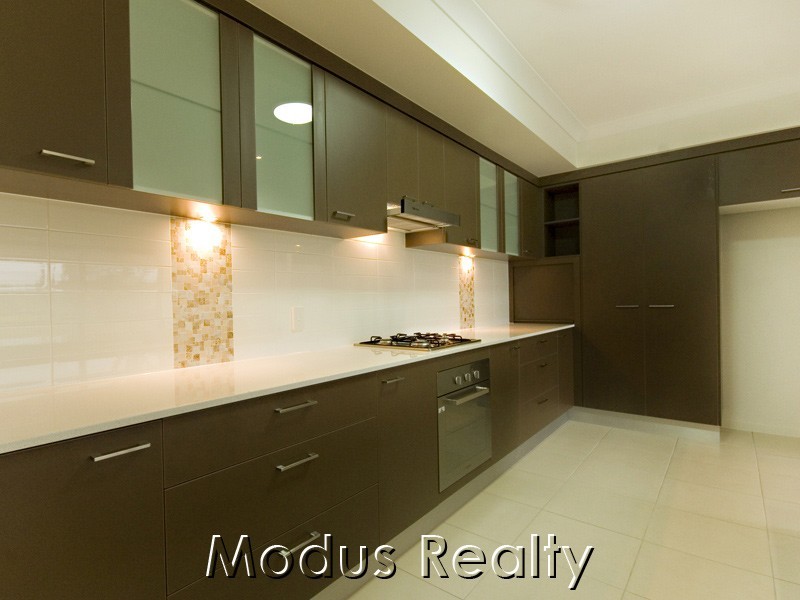 5 Lakeside Court, Windaroo QLD 4207