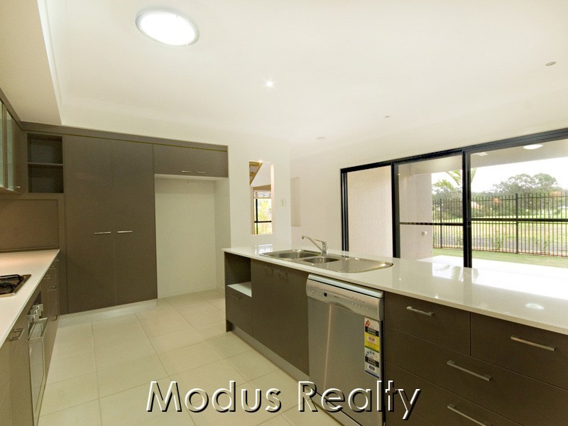 5 Lakeside Court, Windaroo QLD 4207